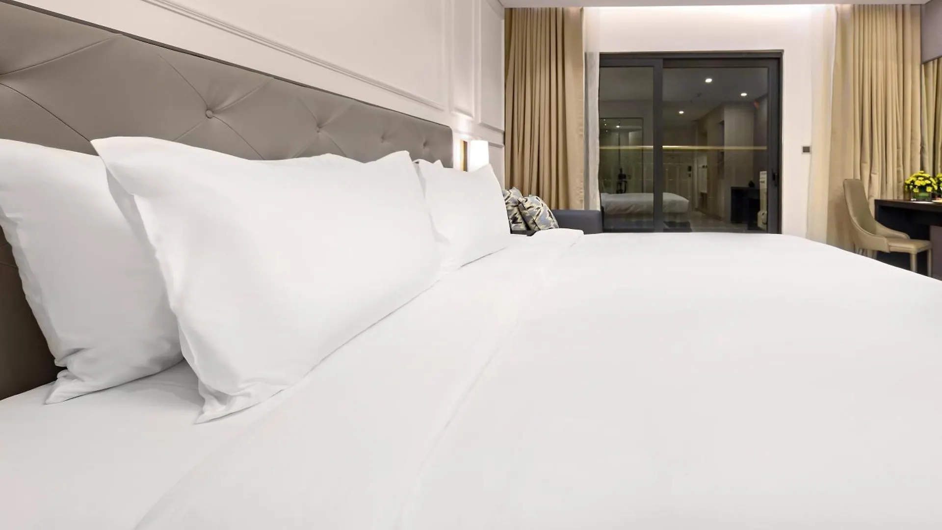 Aparthotel Premium Room With Infinity Pool & City View Da Nang Vietnam
