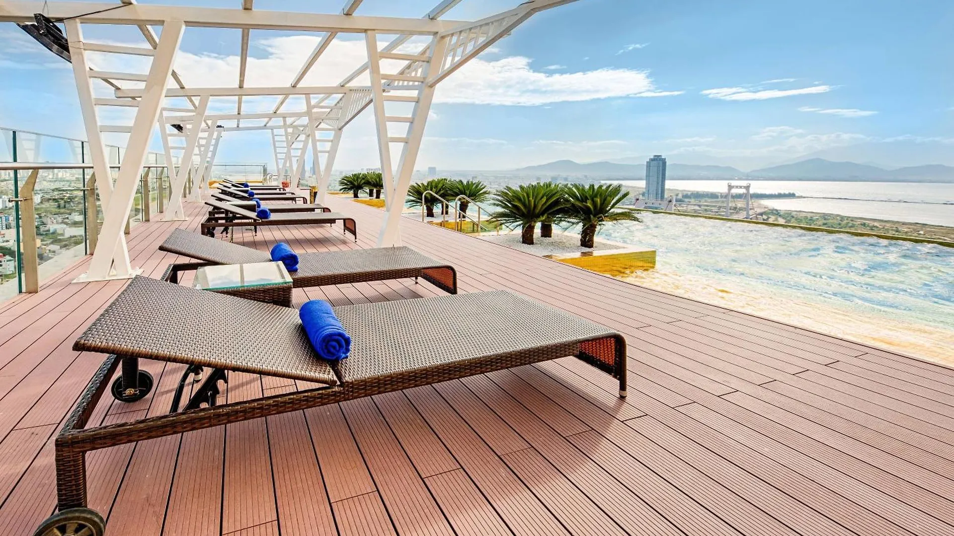 Premium Room With Infinity Pool & City View Da Nang Aparthotel