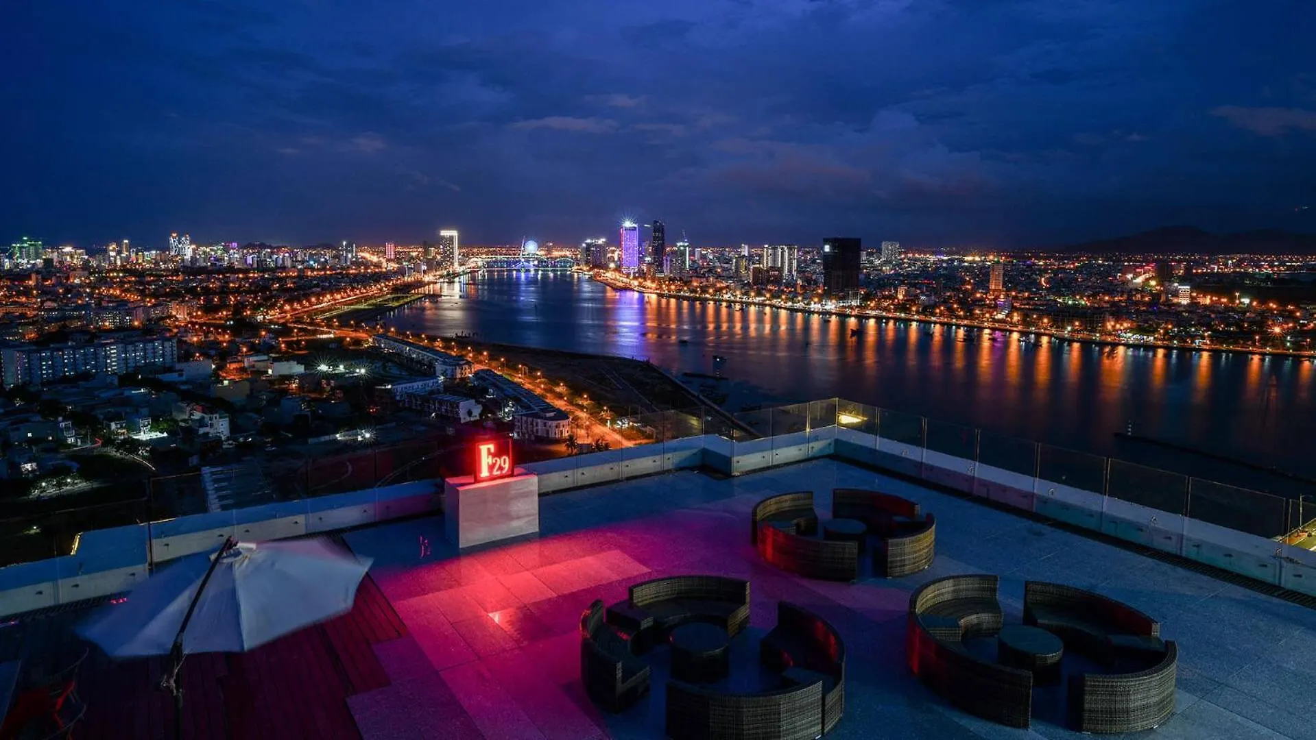 Premium Room With Infinity Pool & City View Da Nang Aparthotel